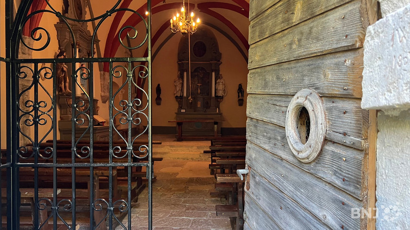 Adressez-vous en mairie pour pousser la porte de la chapelle de Montjoie-le-Château et y découvrir la momie de Claudine de Montjoie.