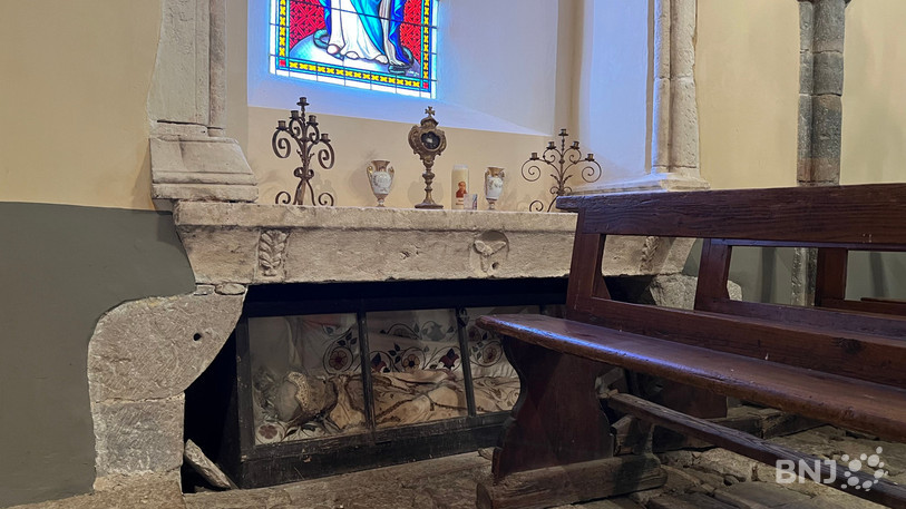 La dépouille de Claudine de Montjoie repose dans la chapelle, encastrée dans un mur, depuis 400 ans.