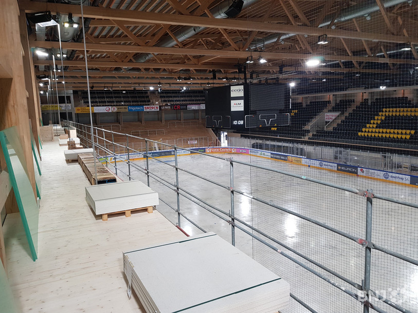 Le nouveau balcon offre une vue plongeante sur la glace.
