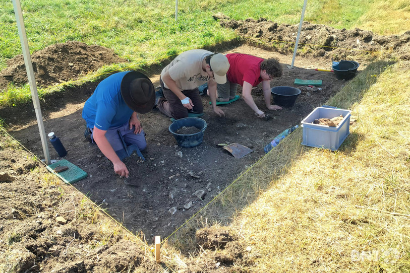 La
fouille menée par l’Université de Neuchâtel à Chevenez remet en question
l’origine préhistorique supposée du site de Sur Vannez. (Photo : Jura.ch.)