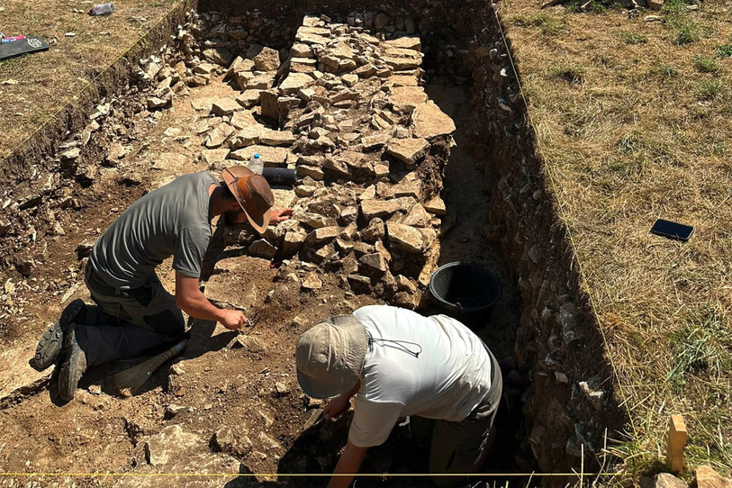 Des étudiants en archéologie de l’Université de Neuchâtel ont découvert une structure défensive probablement construite pendant la guerre de Trente Ans, entre 1618 et 1648. (Photo : Jura.ch.)