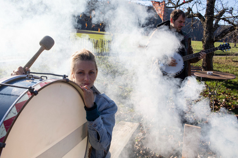 Laurence Maître collabore avec son camarade jurassien Félicien Donzé sur le projet Guggen Prose. (photo: Augustin Rebetez)