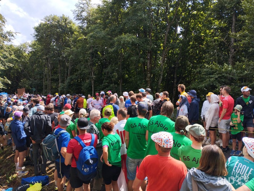 Le GS Ajoie est venu encourager Yannis Voisard sur les routes du Tour de France.