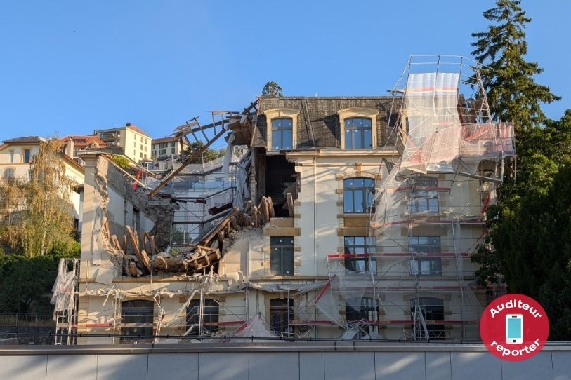 Une nouvelle partie du collège des Sablons s'est effondrée et l'échafaudage semble avoir été endommagé également. Mais c'était prévu, indique la Ville mardi matin.