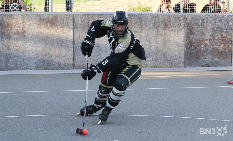 Robin Cattin et le SHC Ajoie ont chuté face à Givisiez (photo : archives/Mauricette Schnider).