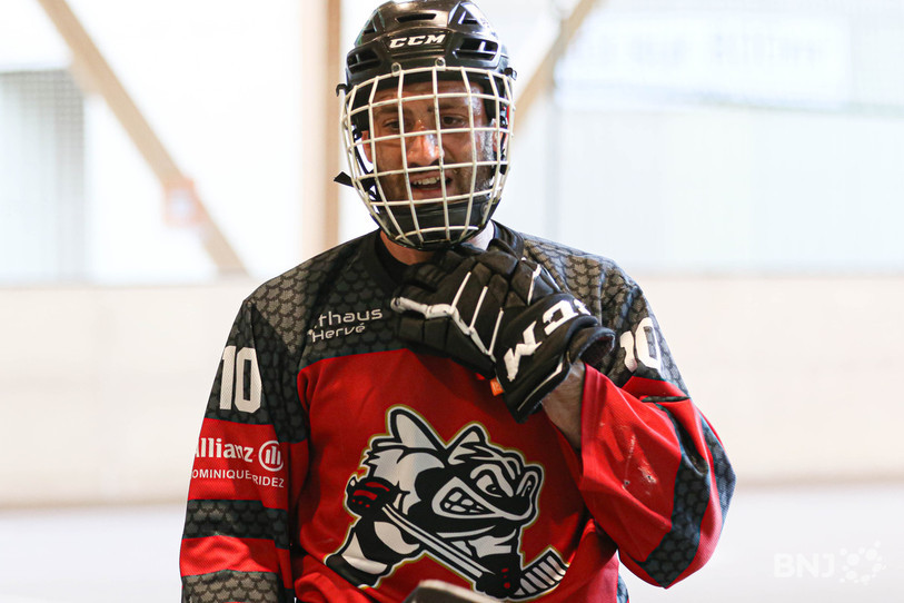 Deuxième défaite en deux matchs pour Terry Roueche et ses coéquipiers du SHC Buix. (photo : Mauricette Schnider).