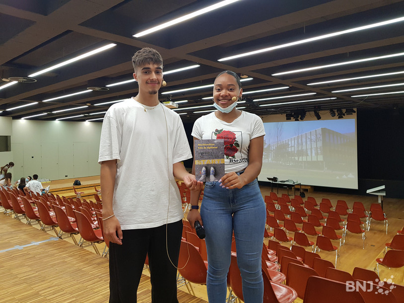 De gauche à droite : Guilherme Craveiro Duarte et Eliane Luciana Paulo avaient la casquette de chefs des opérations pour l'organisation de la cérémonie de remise des diplômes.