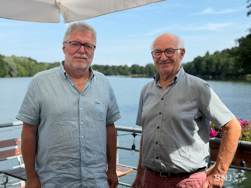 André Lemhes (à gauche), maire de Koestlach et président du syndicat intercommunal du plan d'eau de Courtavon et François Cohendet, ancien maire de Ferrette et ancien président du plan d'eau.