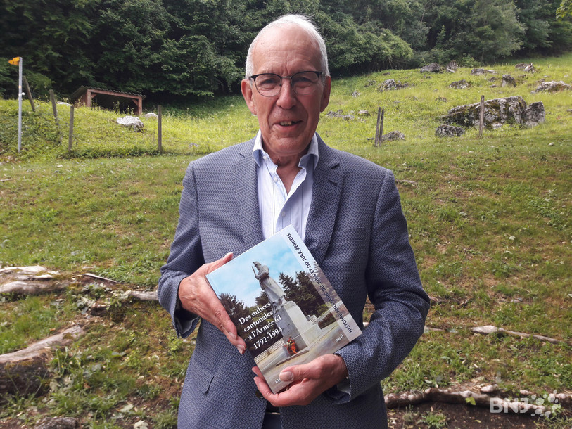 Hervé de Weck, auteur du livre, retrace l'histoire militaire du Jura et du Jura bernois.