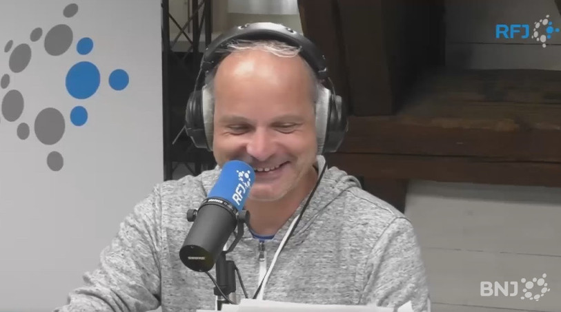 Malgré le temps maussade, Jérôme Mouttet garde le sourire et nous fait rire avec l'actualité de la semaine.