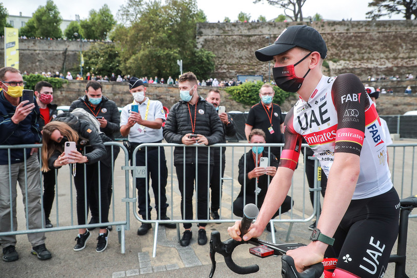 Vainqueur l'an dernier, le Slovène Tadej Pogacar entame samedi la défense de son titre sur le Tour de France (photo : EPA/Christophe Petit Tesson).