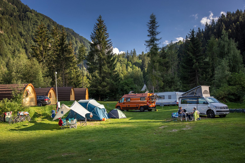 Le camping de Disentis, dans les Grisons, à 1'130 m d’altitude, illustre ces changements de pratiques.