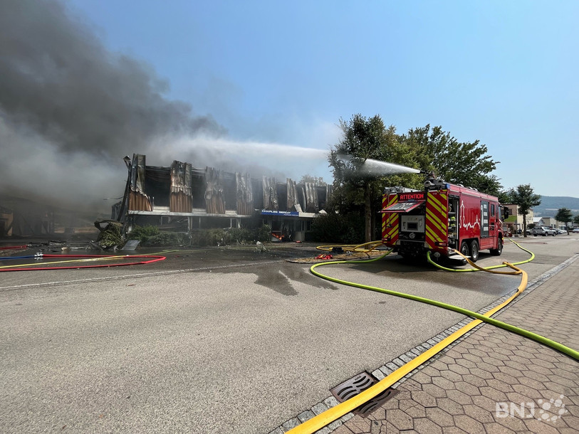 Selon nos informations, l'incendie s'est déclaré ce jeudi après-midi dans la zone industrielle de Courroux.