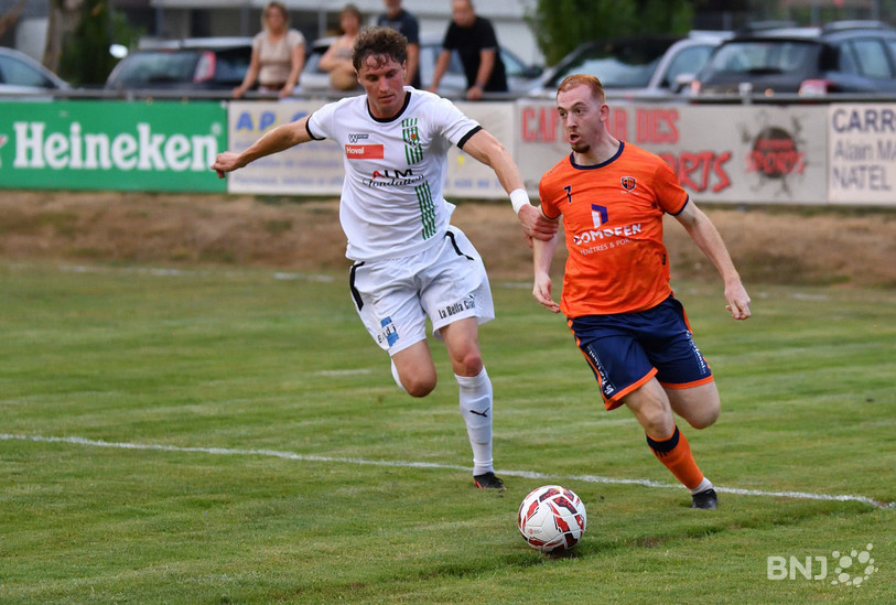 Le FC Ajoie-Monterri de Mattéo Philippe a pris la mesure du FC Courtételle de Jérémy Ducommun. (Photo : Georges Henz)