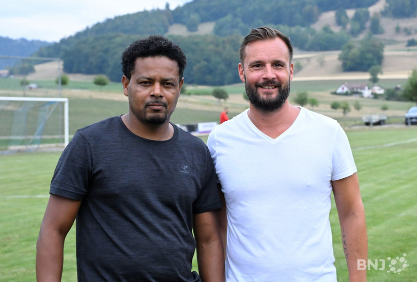 Macio Barbosa (à gauche) et Aurélien Barré s'apprêtent à vivre une nouvelle aventure à la tête du FC Ajoie-Monterri. (Photo : Georges Henz)