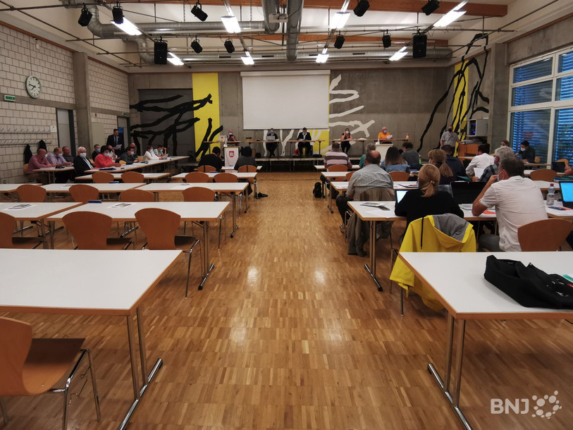 Une majorité des 28 élus encore présents ont choisi de louer de nouveaux locaux au centre-ville pour y installer l'école ménagère.