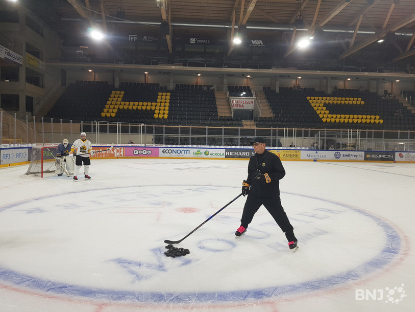 Ville Peltonen a distillé ses premiers conseils sur la glace bruntrutaine.