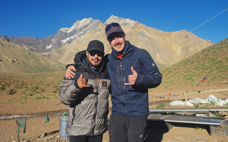 Nirmal Purja (à gauche) et Simon Niklaus se sont rencontrés à plusieurs reprises. (Photo : Simon Niklaus)