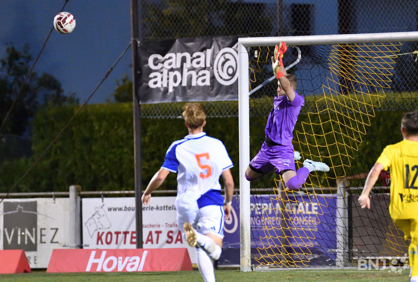 La soirée a été difficile pour le FC Bassecourt et pour son gardien Léonard Joliat. (Photo : Georges Henz)