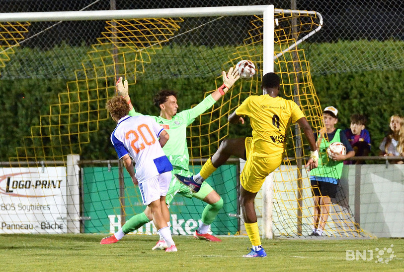 Nathan Kisisa a ouvert son compteur avec le FC Bassecourt grâce à une lourde frappe au premier poteau. (Photo : Georges Henz)