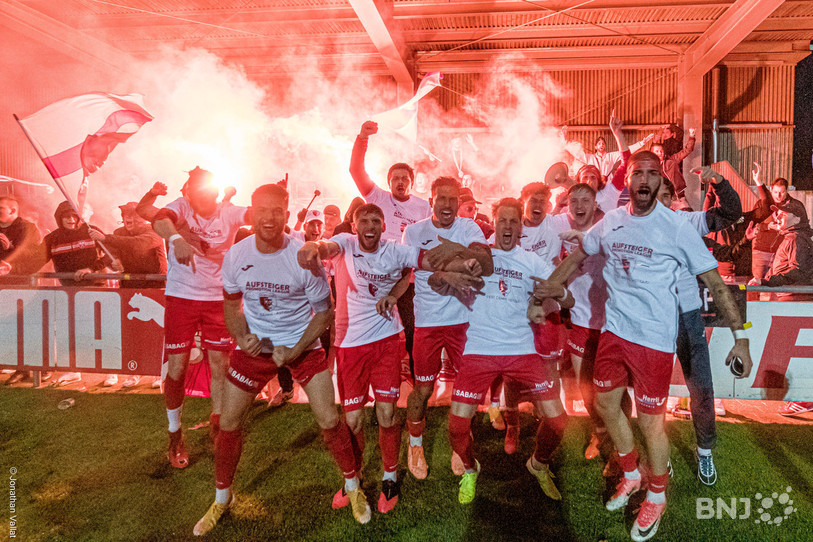 Le FC Bienne peut célébrer sa promotion avec ses supporters (photo : Jonathan Vallat).