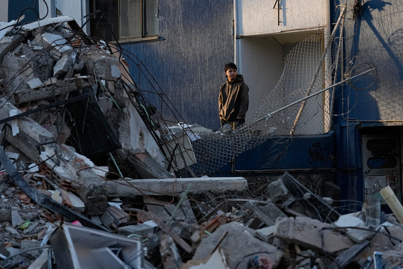 De nombreux bâtiments sont à terre à la suite du séisme survenu lundi matin. (Photo d'illustration/AP Photo/Fernando Vergara)