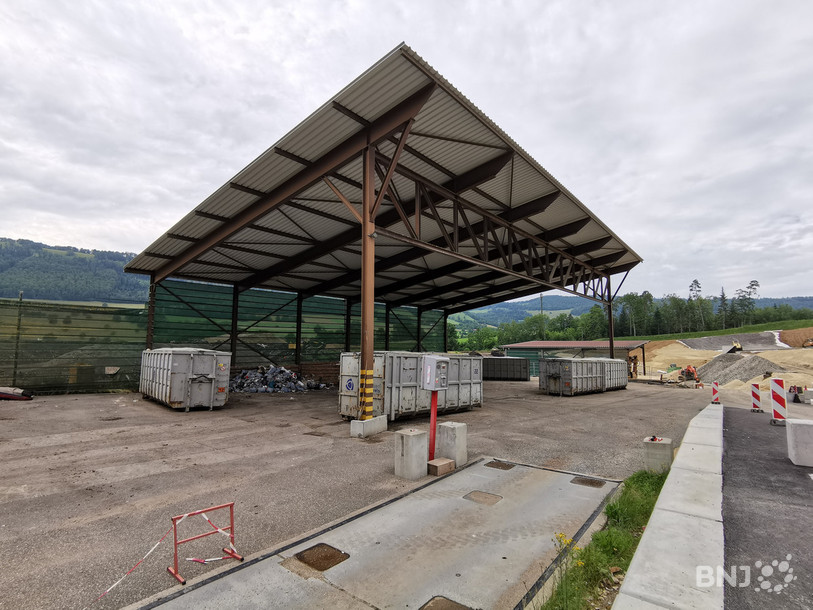 La halle de transbordement sera fermée pour empêcher que les papiers ou plastiques ne s'envolent.