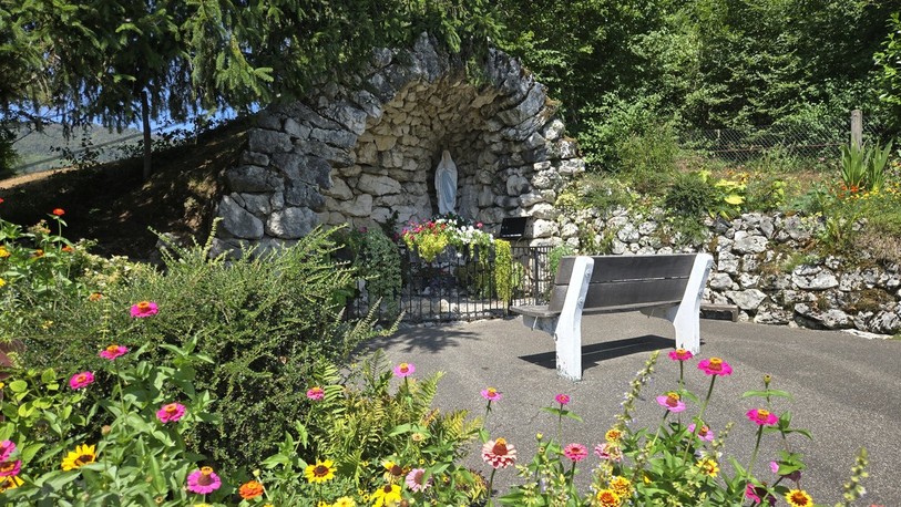 La grotte de la Vierge Marie à Corban.