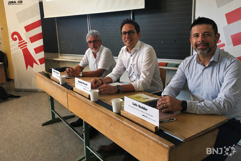 Le chef du Service de l’enseignement, le ministre de la Formation, et le chef du Service de la formation postobligatoire, ont présenté ce vendredi les grandes lignes de la rentrée 2026. De gauche à droite : Fred-Henri Schnegg, Raphaël Ciocchi et Loïc Stalder.