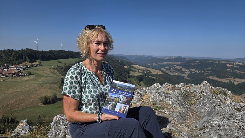 Le Grand Rocher de St-Brais est une des balades préférées de Véronique Erard-Guenot figurant dans son livre.