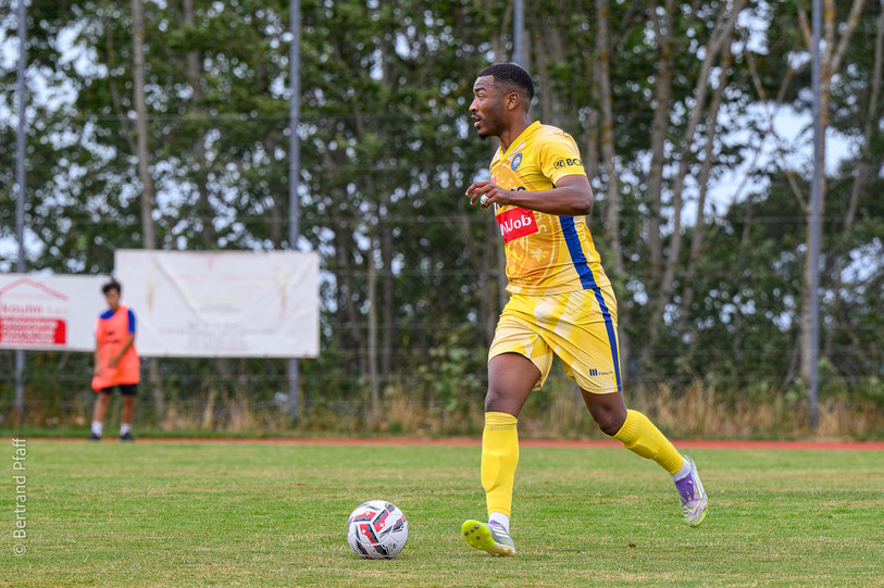 Le défenseur central du FCC, Anthony Kavungu Nsimba, a inscrit les deux buts chaux-de-fonniers (photo d’archives : Bertrand Pfaff).
