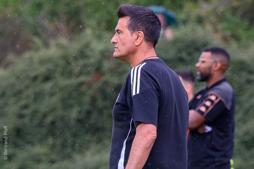Bruno Ribeiro a été limogé de son poste d'entaîneur du FC Coffrane. (Photo : Bertrand Pfaff)