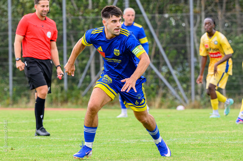 Guilherme Roque de Morais, capitaine du FC Coffrane a été expulsé dimanche contre Prishtina Berne.  (Photo : Bertrand Pfaff) 