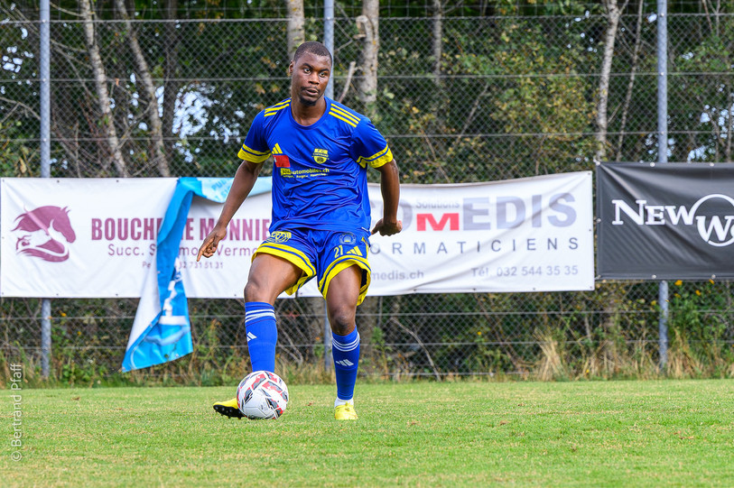 Maione Rui Datchunchinge Mendy du FC Coffrane a ouvert le score juste avant la pause (Photo d'archive : Bertrand Pfaff).