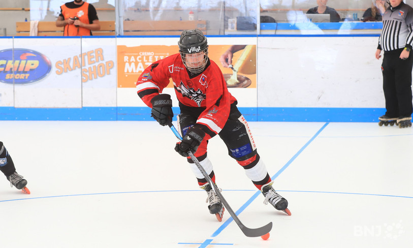 Nolan Brahier a notamment inscrit un triplé pour permettre au SHC Buix de disputer un troisième match décisif. (Photo d'archives : Mauricette Schnider)