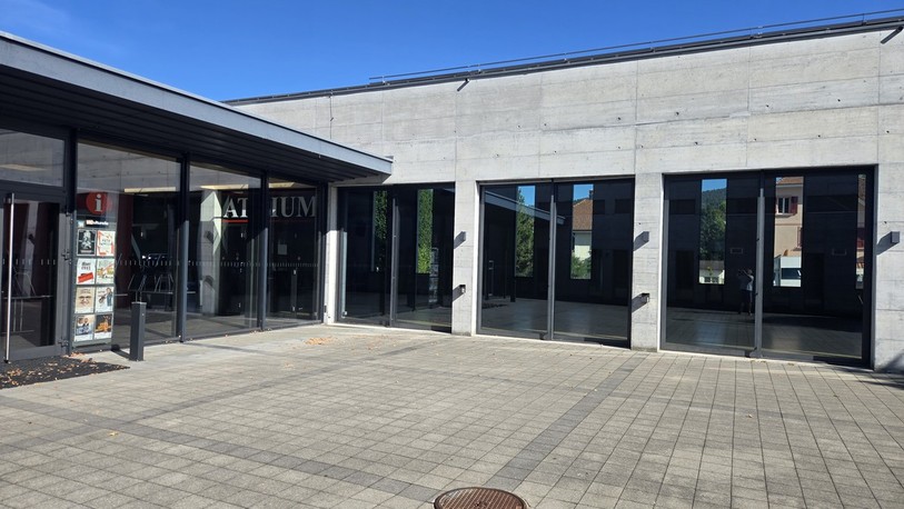 Les sorties de secours seront aménagées à l'endroit où se trouvent trois baies vitrées de l'Atrium de Vicques.