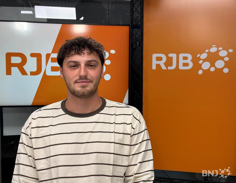 À tout juste 25 ans, Bryan Camilotto, correspondant pour le JDJ et étudiant en Master de communication, propose depuis près d’un an un nouveau podcast qui donne la parole à celles et ceux qui ont connu le succès très tôt dans leur carrière.