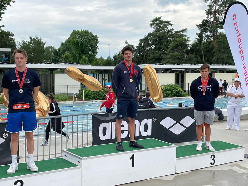 La plus haute marche du podium pour Alexandre Bialon. (photo Red Fish)