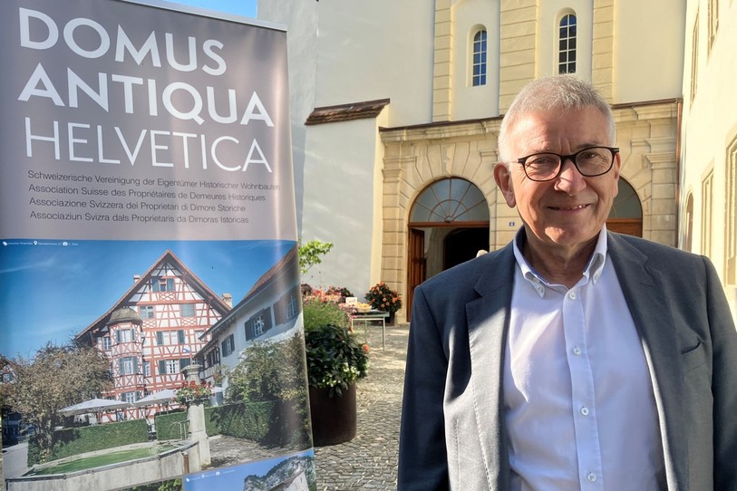 Hans Furer et la section jurassienne de l'association suisse des propriétaires de demeures historiques ont accueilli les assises annuelles de Domus Antiqua Helvetica samedi à l'église des Jésuites à Porrentruy.