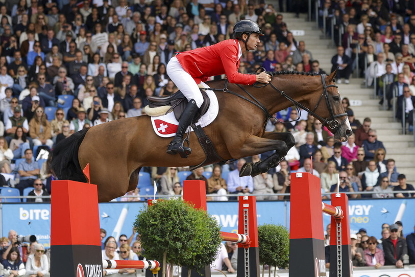 Steve Guerdat et Dynamix de Belheme sur le parcours des Mondiaux à Aix-la-Chapelle (photo : EPA/Christopher Neundorf).