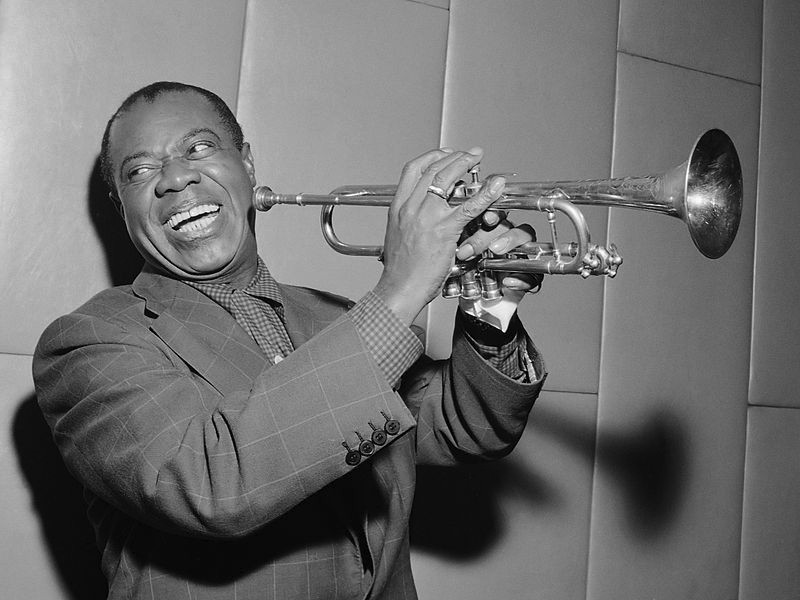 La joie et le sourire de Louis Armstrong décédé il y a 50 ans. (Photo : Wikimedia Commons / Creative commons).