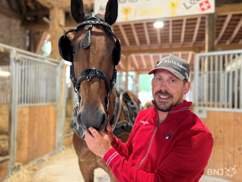 Mario Gandolfo (ici avec son autre cheval Johnson du signal) ramène deux breloques des Championnats du monde d'attelage. (Photo : archives)