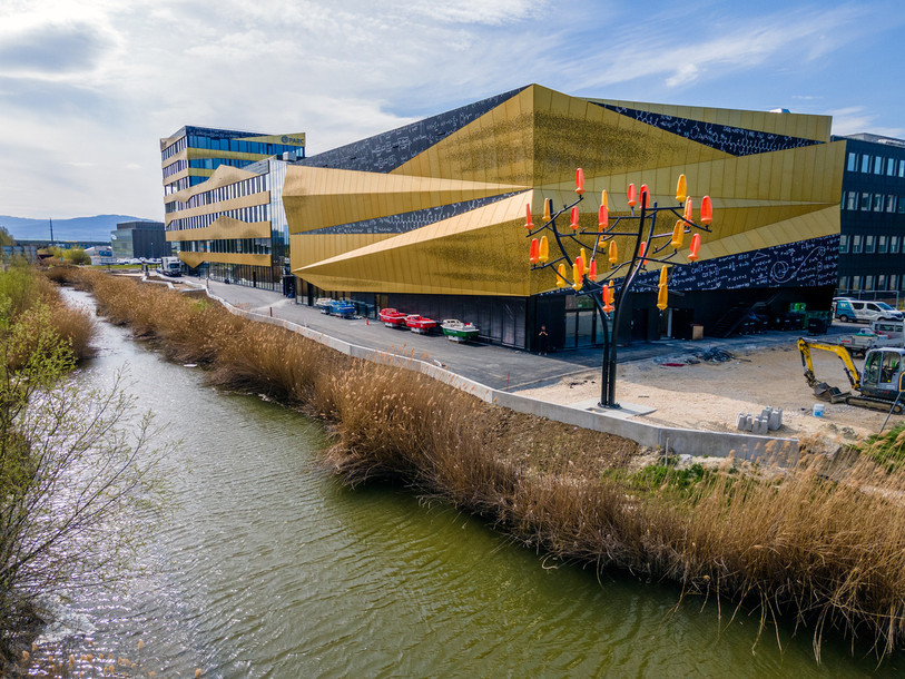 EXPLORiT se décrit comme un lieu mixte qui propose des bureaux, des commerces et un espace de loisirs éducatifs. (Photo : EXPLORiT)