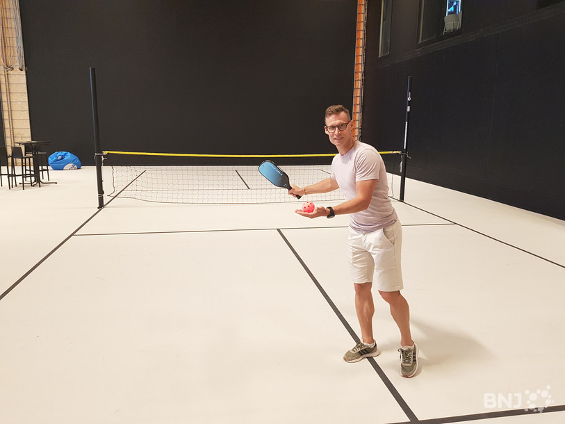 Le directeur du Raiffeisen Parc Dave Cattin sur le terrain de pickleball.