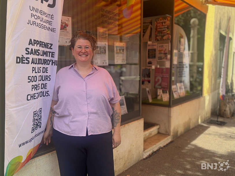 Noémie Richard, directrice du bureau delémontain pour l'UPJ, affiche sa volonté de mettre en avant le commerce circulaire et la durabilité.