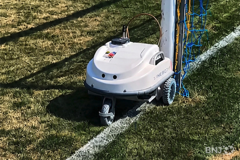 Le FC Courrendlin-Courroux possède ce robot de marquage automatique depuis deux ans. 