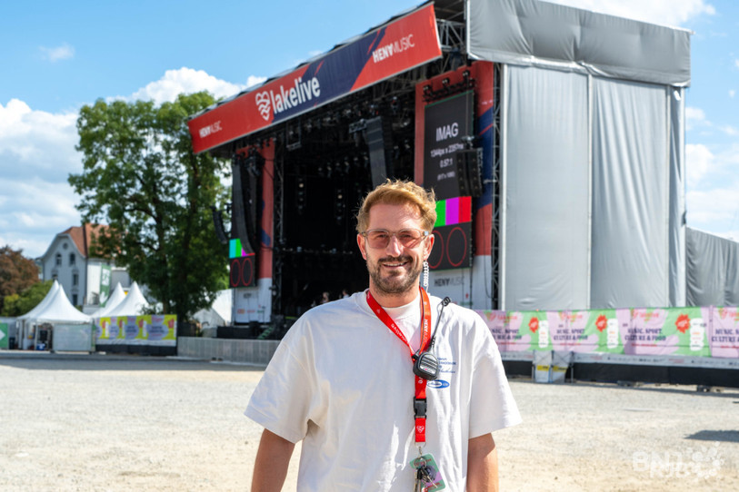 Lukas Hohl a cofondé « Eventra », l’agence évènementielle, qui organise notamment le Lakelive sur les bords du lac de Bienne. (Photo : Dimitri Montanaro)