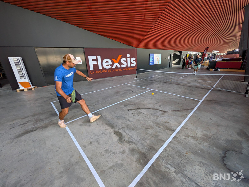 Le pickleball, une discipline à découvrir dans les coursives du stade de la Maladière à Neuchâtel.