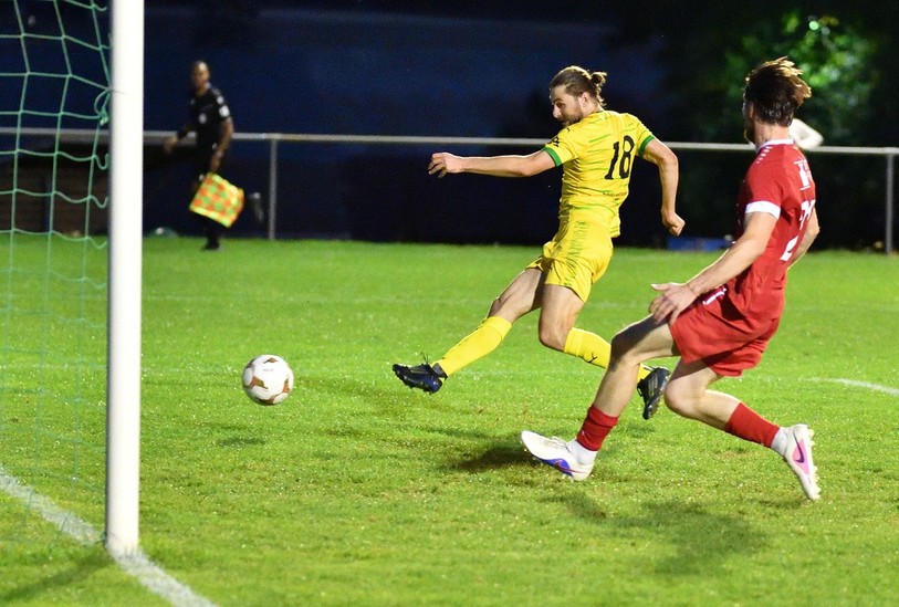 L'égalisation de Paul Mayer pour le FC Haute-Ajoie. (Photo: Georges Henz)