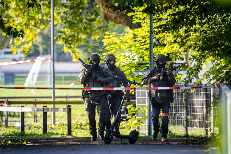 La Police argovienne est intervenue pour une fusillade survenue dans la nuit de samedi à dimanche à Aarau (photo : Keystone-ATS).